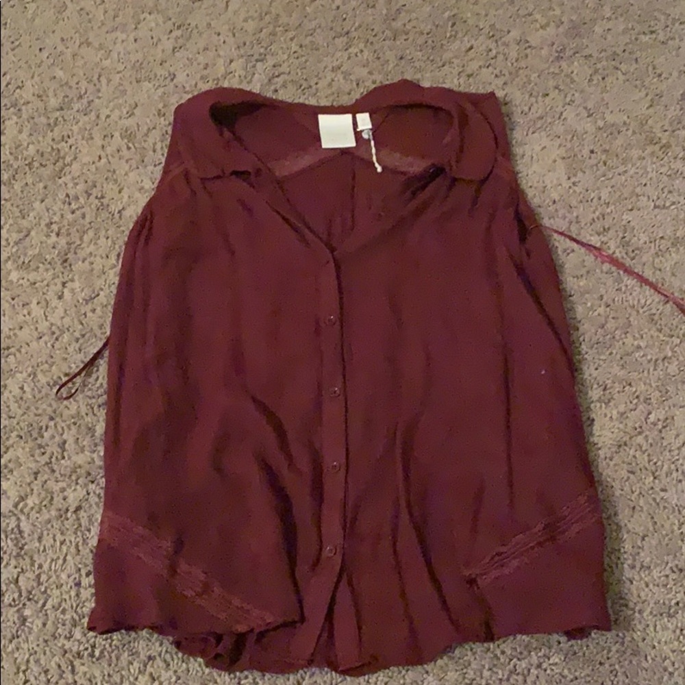 Sleeveless shirt